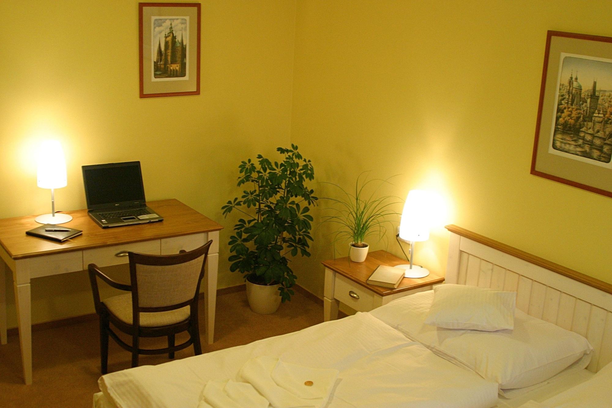 Dolce Villa Prague Ngoại thất bức ảnh