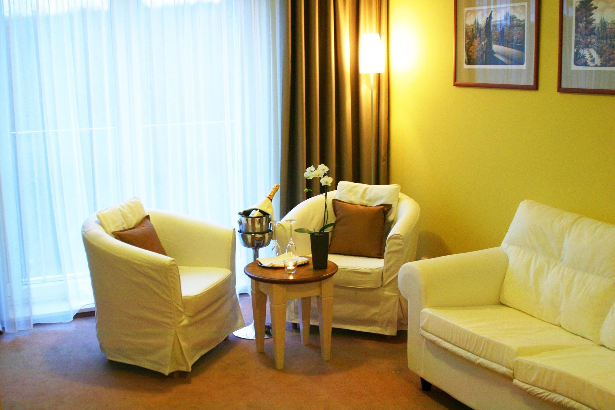 Dolce Villa Prague Ngoại thất bức ảnh