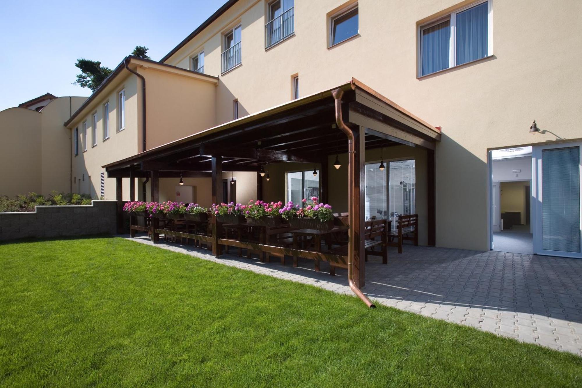 Dolce Villa Prague Ngoại thất bức ảnh