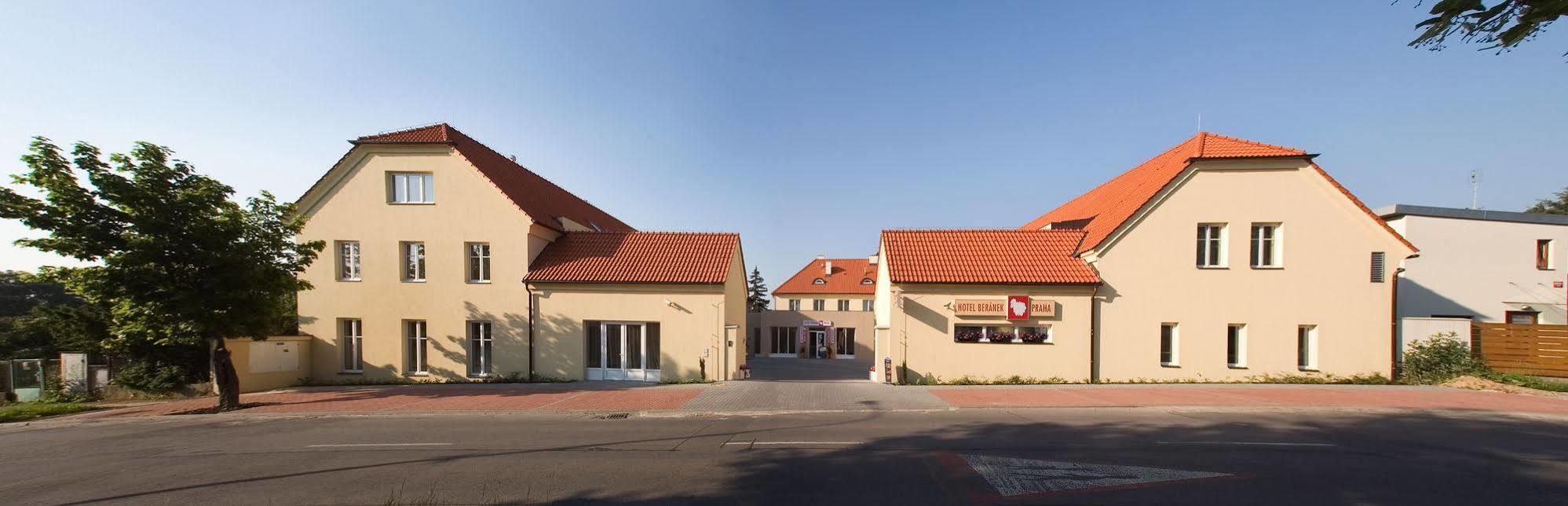 Dolce Villa Prague Ngoại thất bức ảnh