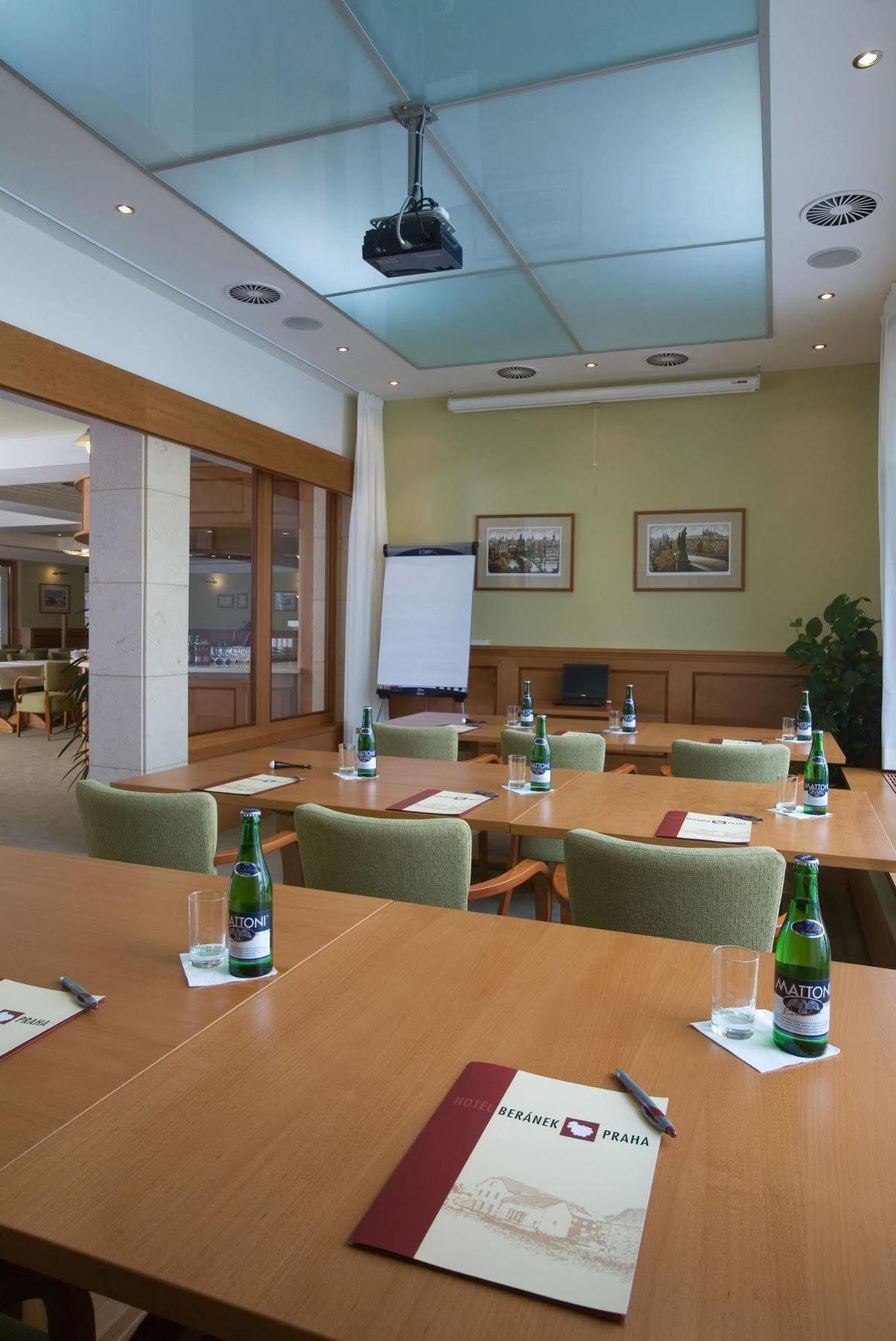 Dolce Villa Prague Ngoại thất bức ảnh