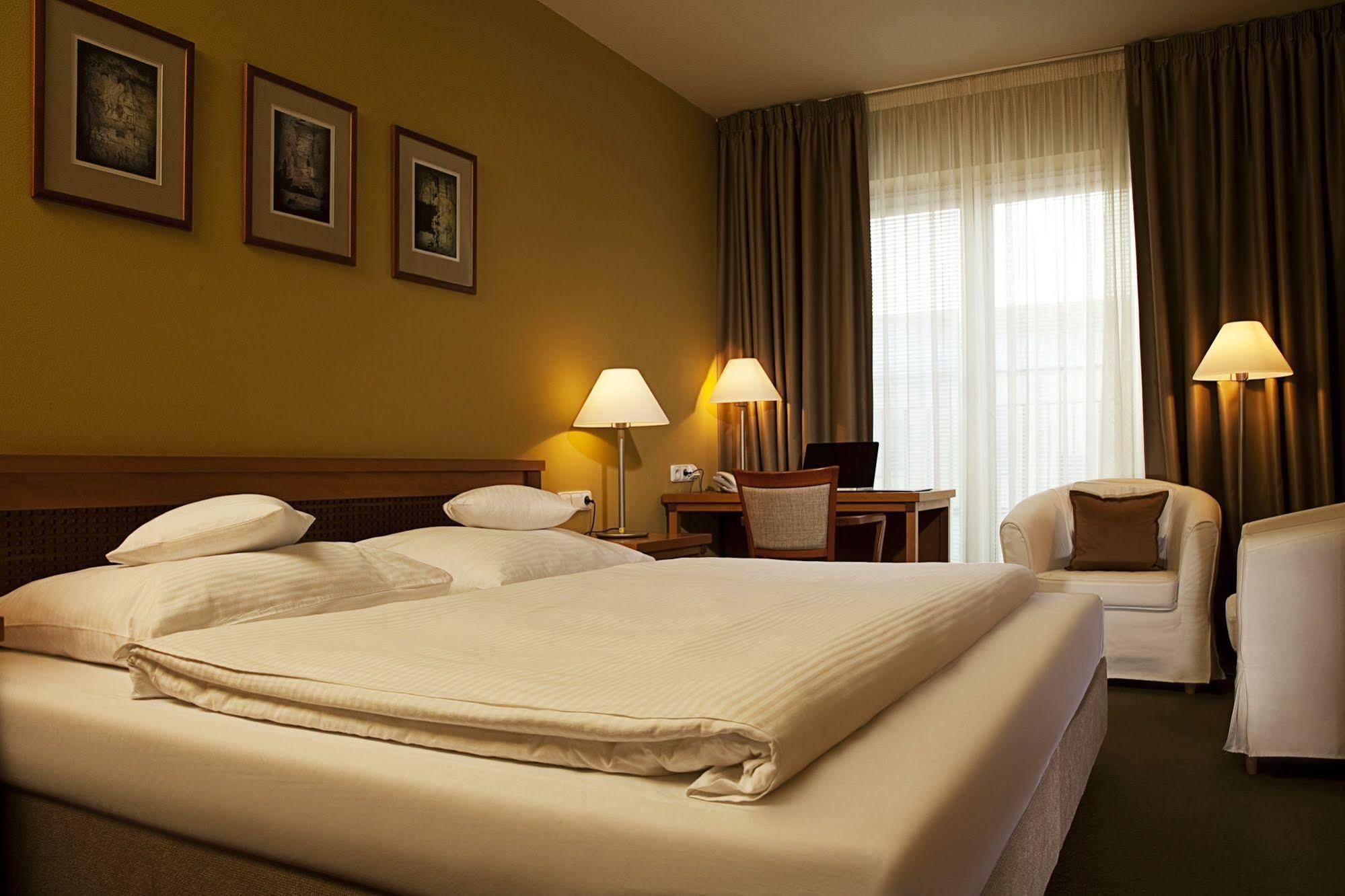 Dolce Villa Prague Ngoại thất bức ảnh