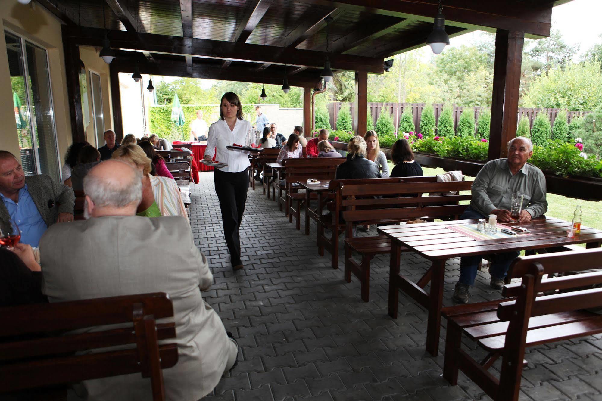 Dolce Villa Prague Ngoại thất bức ảnh